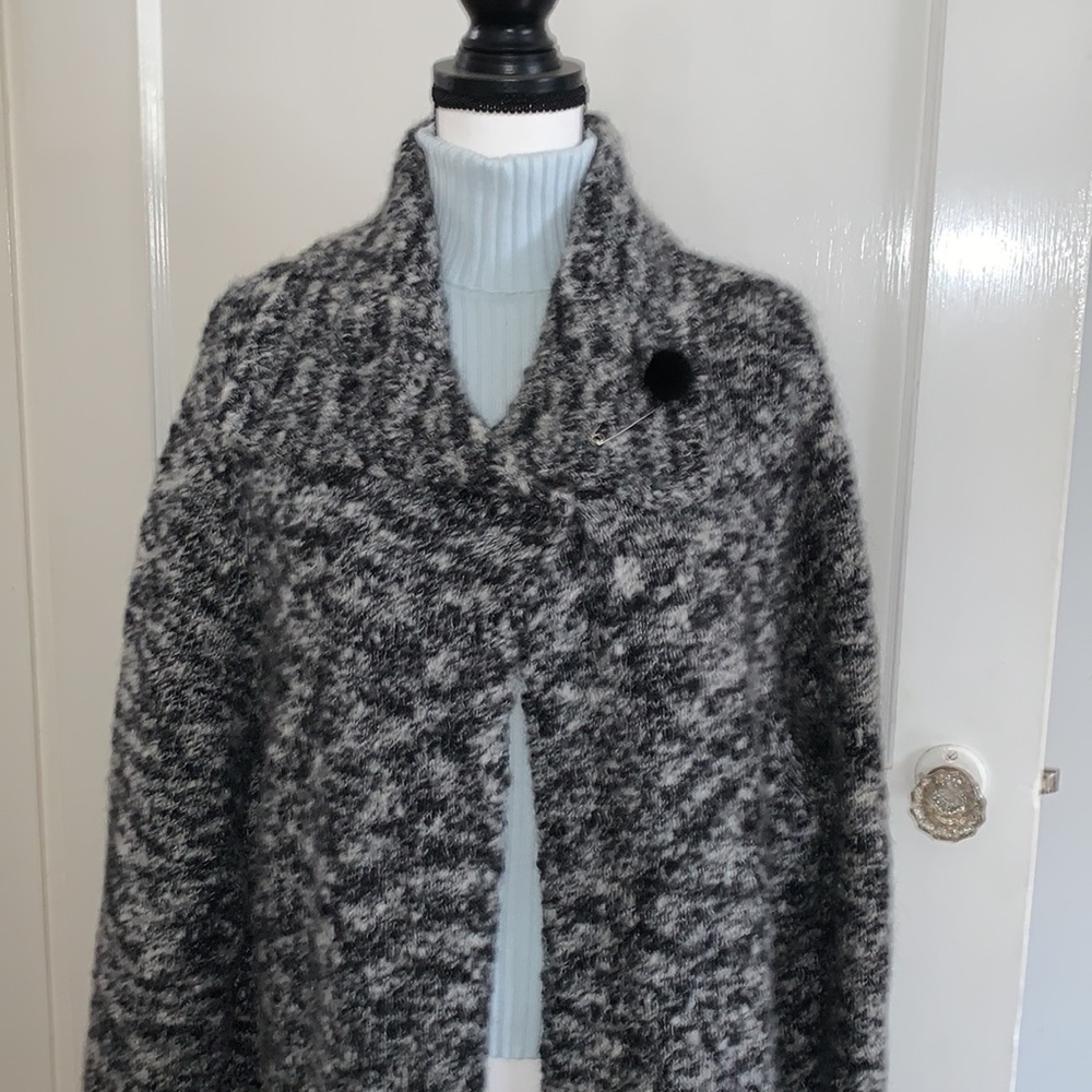 Laura Ashley Black & White Wool Blend Sweater Coat Fits more like a Size 2x
